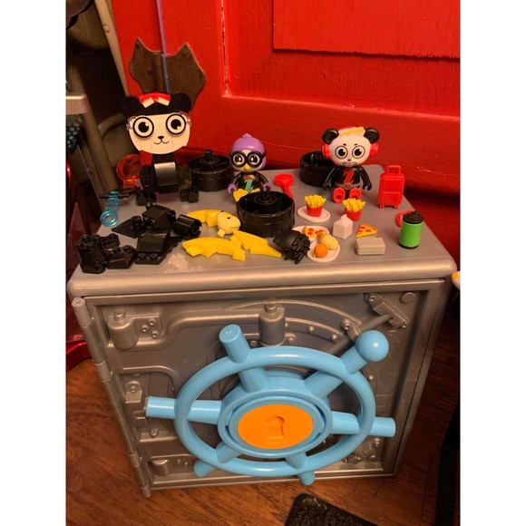 Ryans World LRGE LOT Airplane Mystery Spy Vault Stunt Skateboard 8 Char Lego EUC - Picture 3 of 11